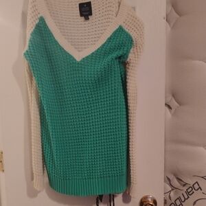 American Eagle Outfitters Green and Cream V-Neck Sweater